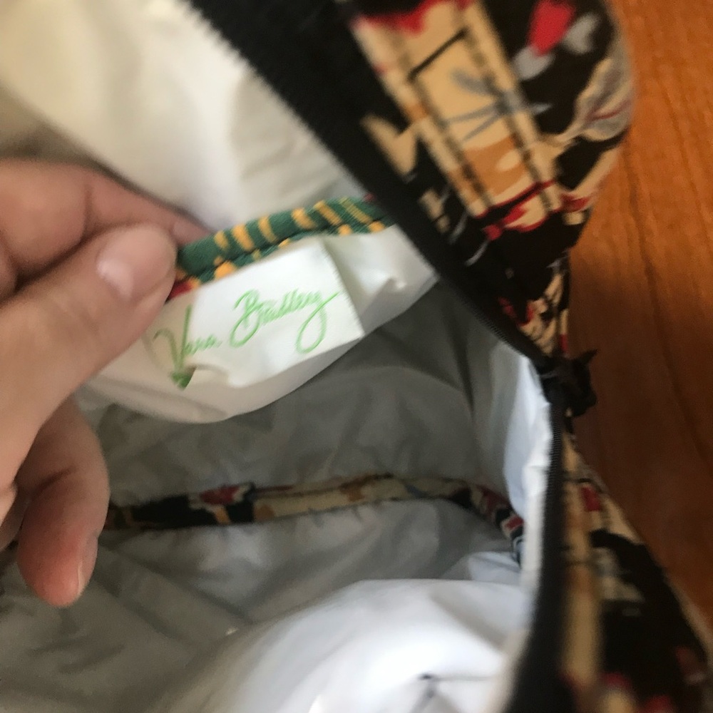 VERA BRADLEY Let’s Do Lunch Bag in Versailles Pattern - Picture 12 of 16